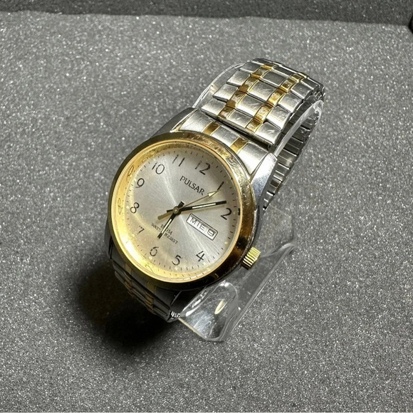 Pulsar Watch Men Silver Gold 2 Tone Round Dial Stretch Band Working New Battery - Picture 2 of 9